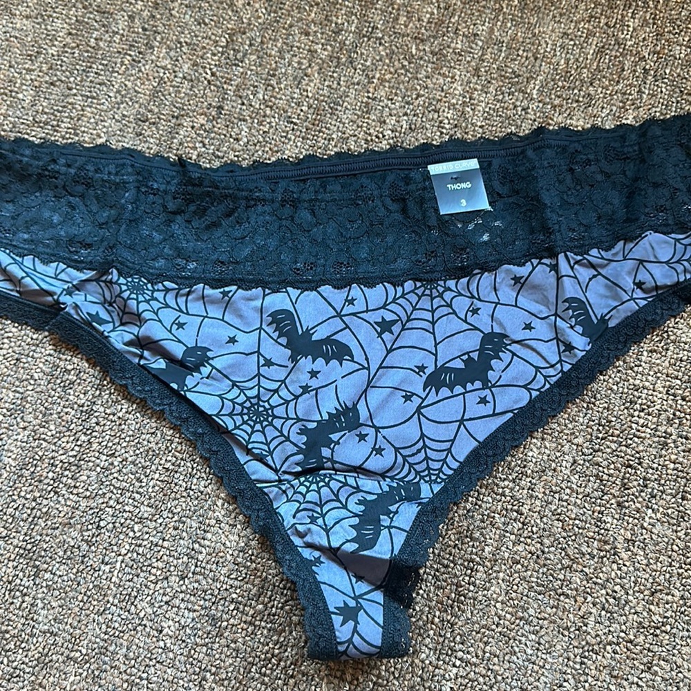TORRID CURVE COLLECTION HALLOWEEN THONG: GRAY/BLACK: LACE ACCENTS: NWT: SZ 3